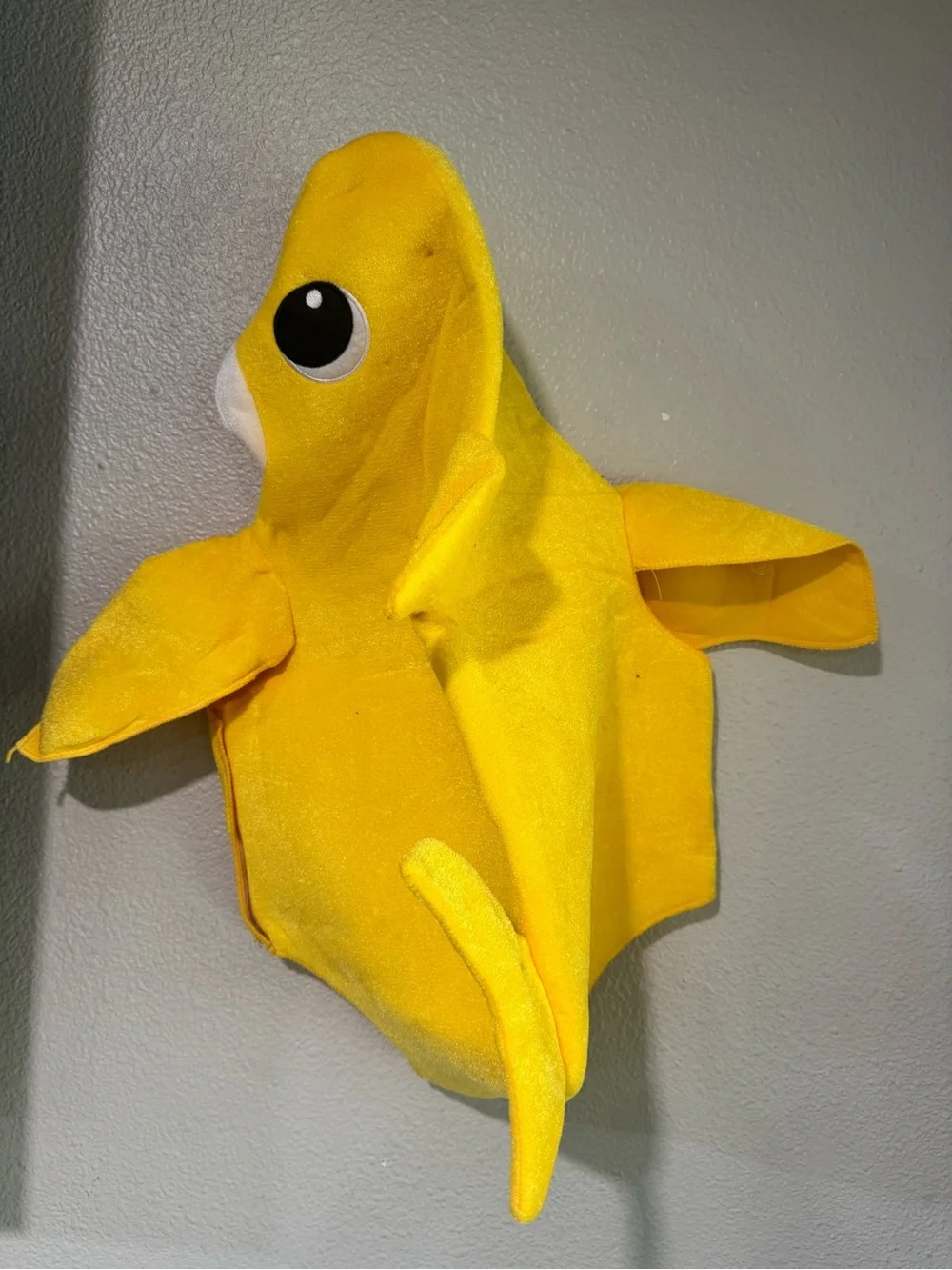 RUBIES Pinkfong Yellow Shark Hooded One-Piece Halloween costume romper size 2T